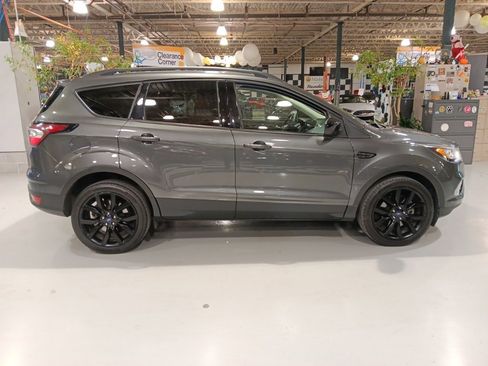 Used 2018 Ford Escape SE w/ SE Sport Appearance Package image 5