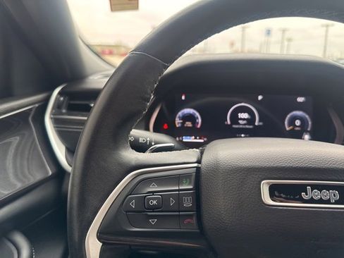 Used 2022 Jeep Grand Cherokee Altitude image 11