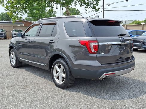 Used 2017 Ford Explorer XLT w/ Equipment Group 201A AWD/4WD image 7