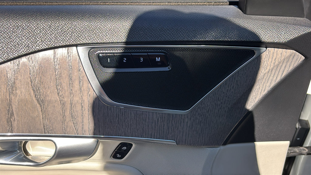 Certified 2024 Volvo XC90 B6 Plus AWD/4WD image 13