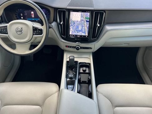 Used 2023 Volvo XC60 B5 Core image 4