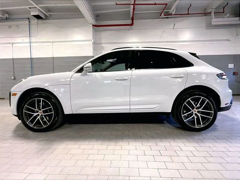 Used 2025 Porsche Macan image 2