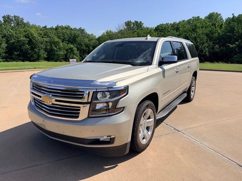Used 2017 Chevrolet Suburban Premier AWD/4WD image 1
