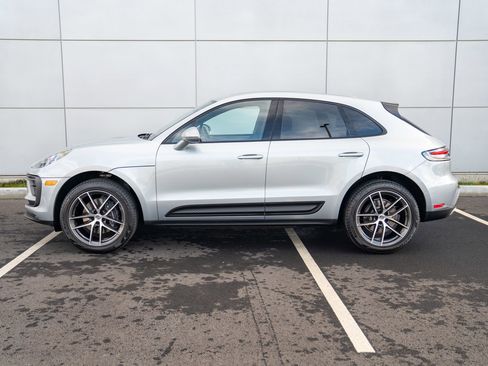 Certified 2025 Porsche Macan image 2