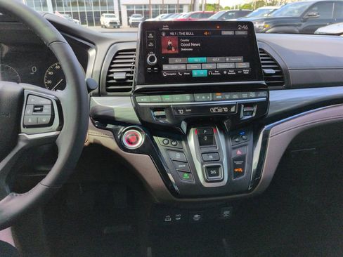 Used 2025 Honda Odyssey Elite image 17