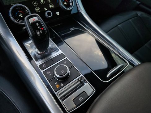 Used 2020 Land Rover Range Rover Sport HST image 13