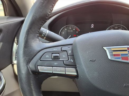 Used 2023 Cadillac XT4 Luxury w/ Cold Weather Package FWD image 17