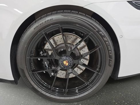 Certified 2026 Porsche 911 Targa 4 GTS AWD/4WD image 28