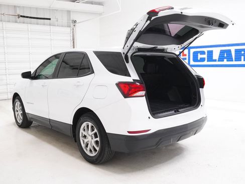 Used 2022 Chevrolet Equinox LS w/ LS Convenience Package FWD image 8