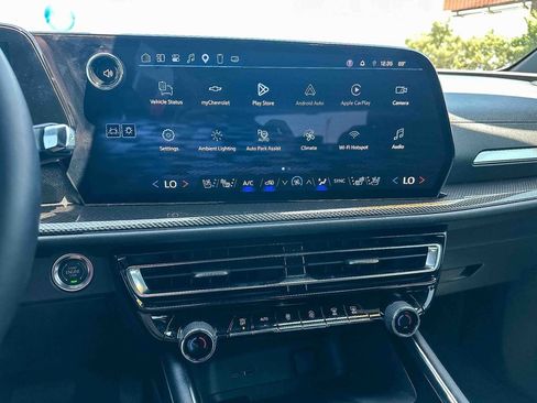 Used 2025 Chevrolet Traverse High Country FWD image 33