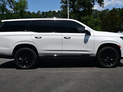 Used 2023 Cadillac Escalade Sport w/ LPO, ONYX Package AWD/4WD image 10
