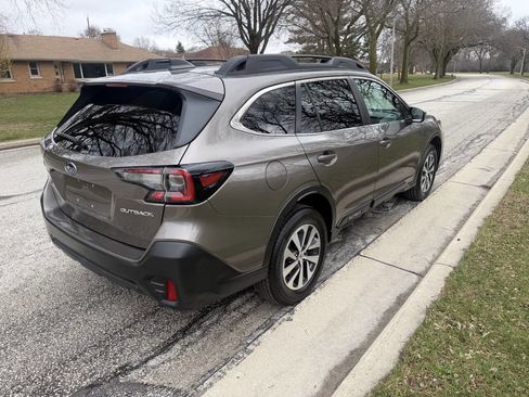 Used 2022 Subaru Outback Premium image 5