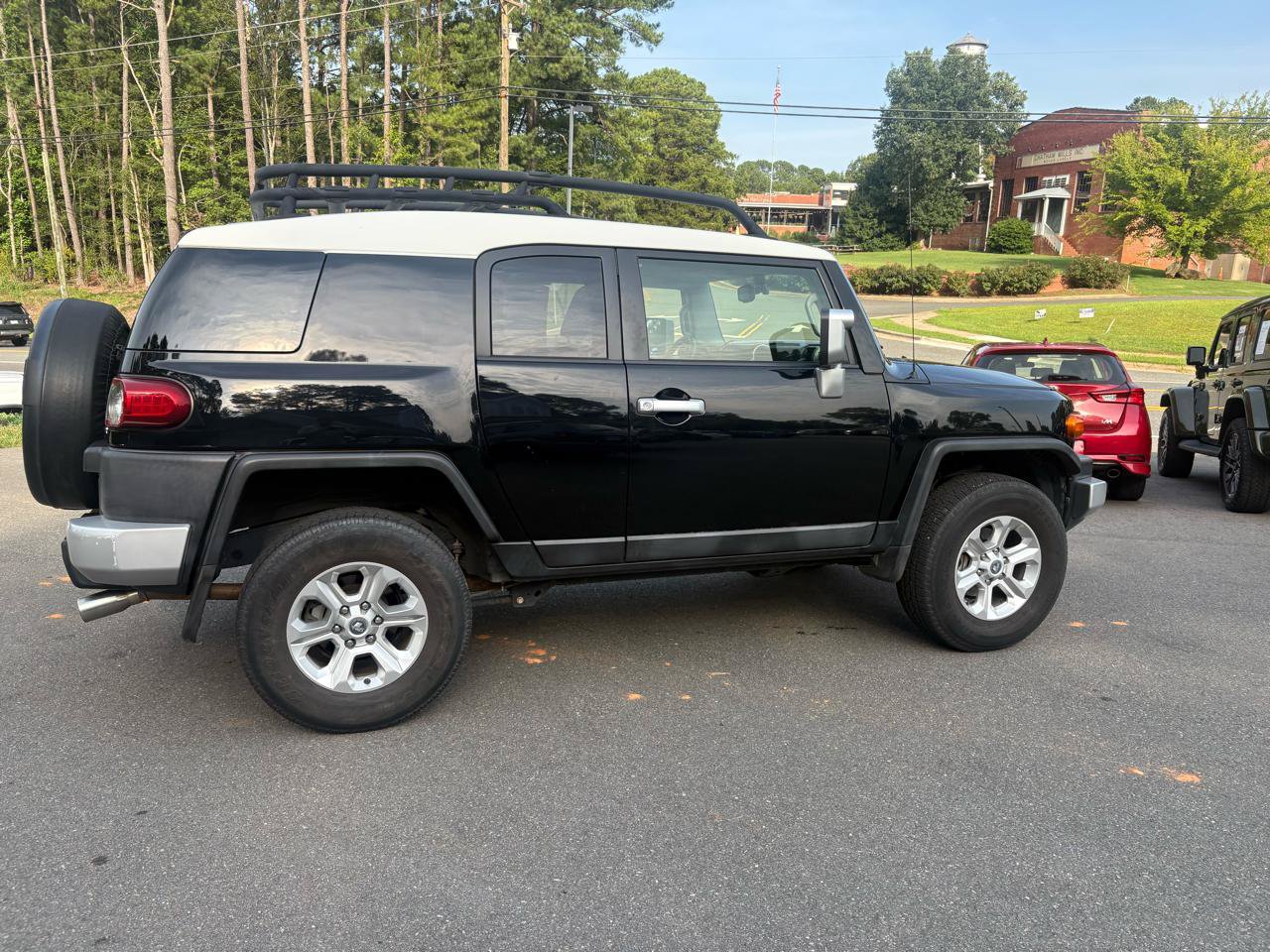 Used 2014 Toyota FJ Cruiser 2WD w/ Convenience Package image 5