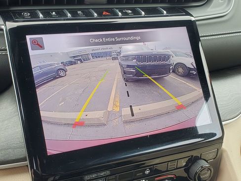 Used 2024 Jeep Grand Cherokee Limited image 22