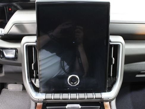 Used 2025 GMC Yukon XL Denali AWD/4WD image 20