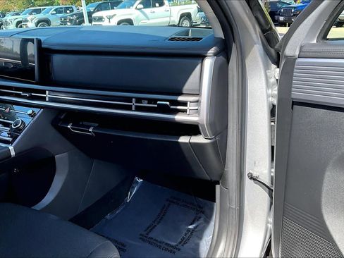 Used 2025 Hyundai Santa Fe SE FWD image 18