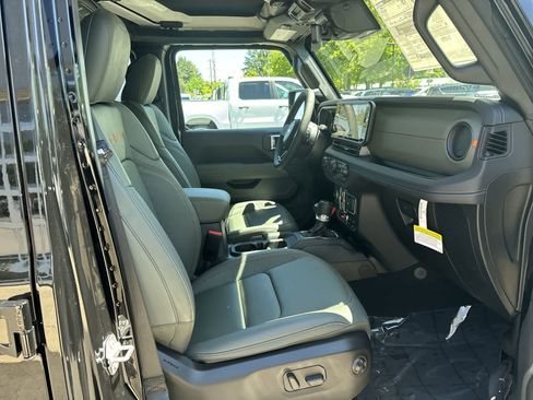 New 2025 Jeep Gladiator Mojave image 5