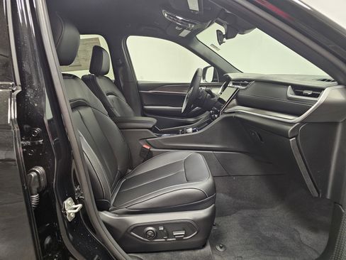 New 2025 Jeep Grand Cherokee Limited AWD/4WD image 14