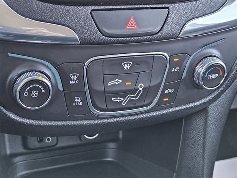 Used 2018 Chevrolet Equinox LT image 19