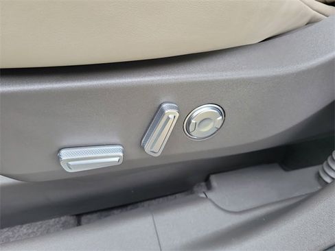 Certified 2024 Lincoln Nautilus Premier image 10