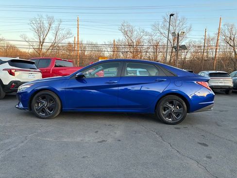 Used 2023 Hyundai Elantra SEL image 4
