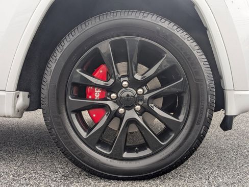 Used 2019 Jeep Grand Cherokee Altitude image 25