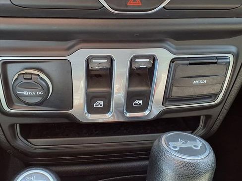 Used 2018 Jeep Wrangler Sport image 14