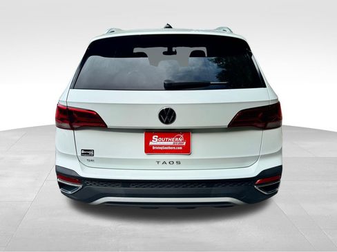 Used 2023 Volkswagen Taos SE FWD image 4