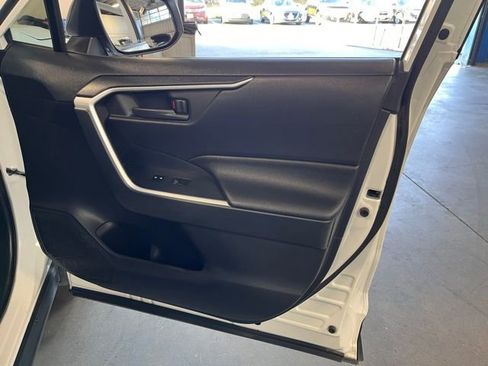 Used 2019 Toyota RAV4 LE image 12