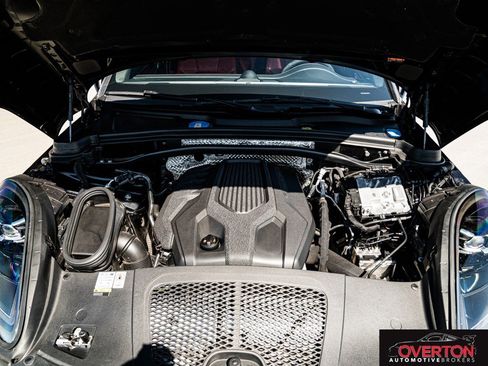 Used 2023 Porsche Macan BASE image 29