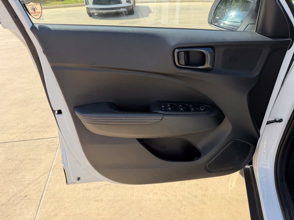 Certified 2025 Hyundai Venue Limited FWD image 13