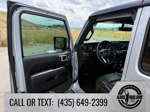 Used 2023 Jeep Wrangler Unlimited Sahara w/ Cold Weather Group AWD/4WD image 12