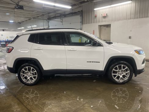 Used 2022 Jeep Compass Latitude w/ Sun and Sound Group image 4