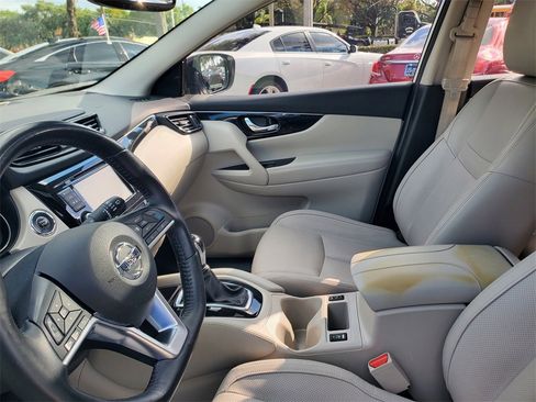 Used 2019 Nissan Rogue Sport SL w/ Premium Package image 15