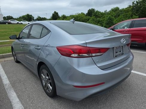 Used 2017 Hyundai Elantra SE FWD image 3