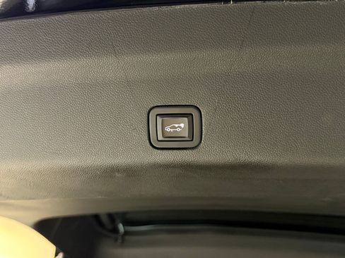 Used 2022 Cadillac Escalade ESV Premium Luxury RWD image 49