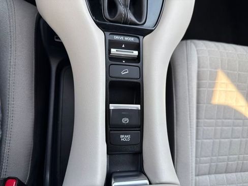 Used 2023 Honda HR-V LX image 28