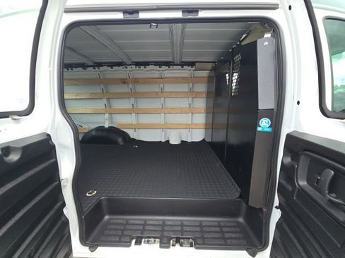 Used 2024 GMC Savana 2500 w/ Driver Convenience Package image 12