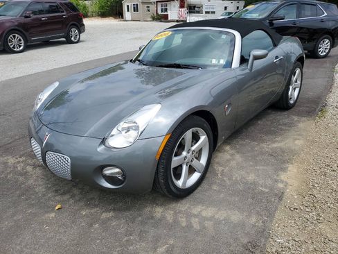 Used 2006 Pontiac Solstice Convertible w/ Premium Package RWD image 3