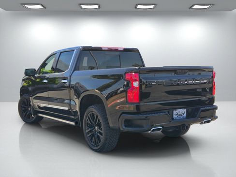 Used 2022 Chevrolet Silverado 1500 High Country w/ High Country Premium Package AWD/4WD image 6