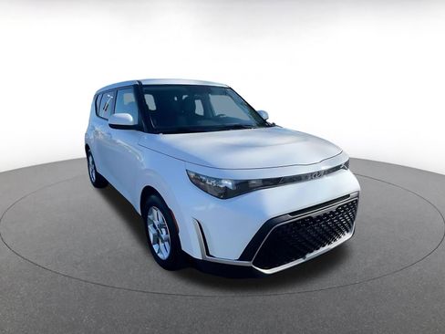 Used 2025 Kia Soul LX w/ LX Technology Package image 3