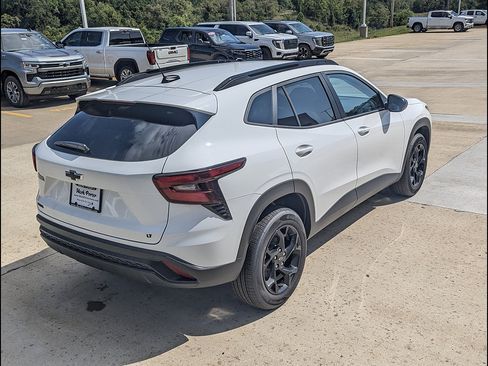 New 2026 Chevrolet Trax LT w/ Driver Confidence Package FWD image 7