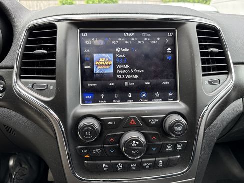 Used 2018 Jeep Grand Cherokee Altitude AWD/4WD image 14
