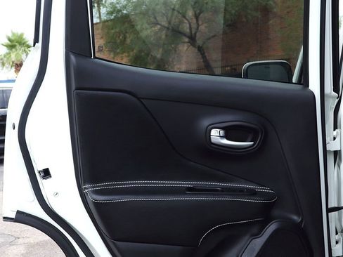 Used 2020 Jeep Renegade Latitude w/ Popular Equipment Group image 29