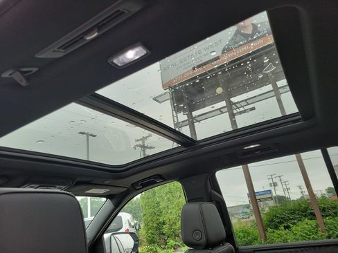 Used 2023 GMC Yukon Denali AWD/4WD image 18