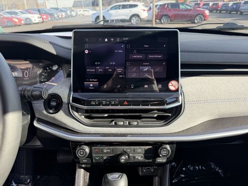 Used 2024 Jeep Compass Latitude image 20