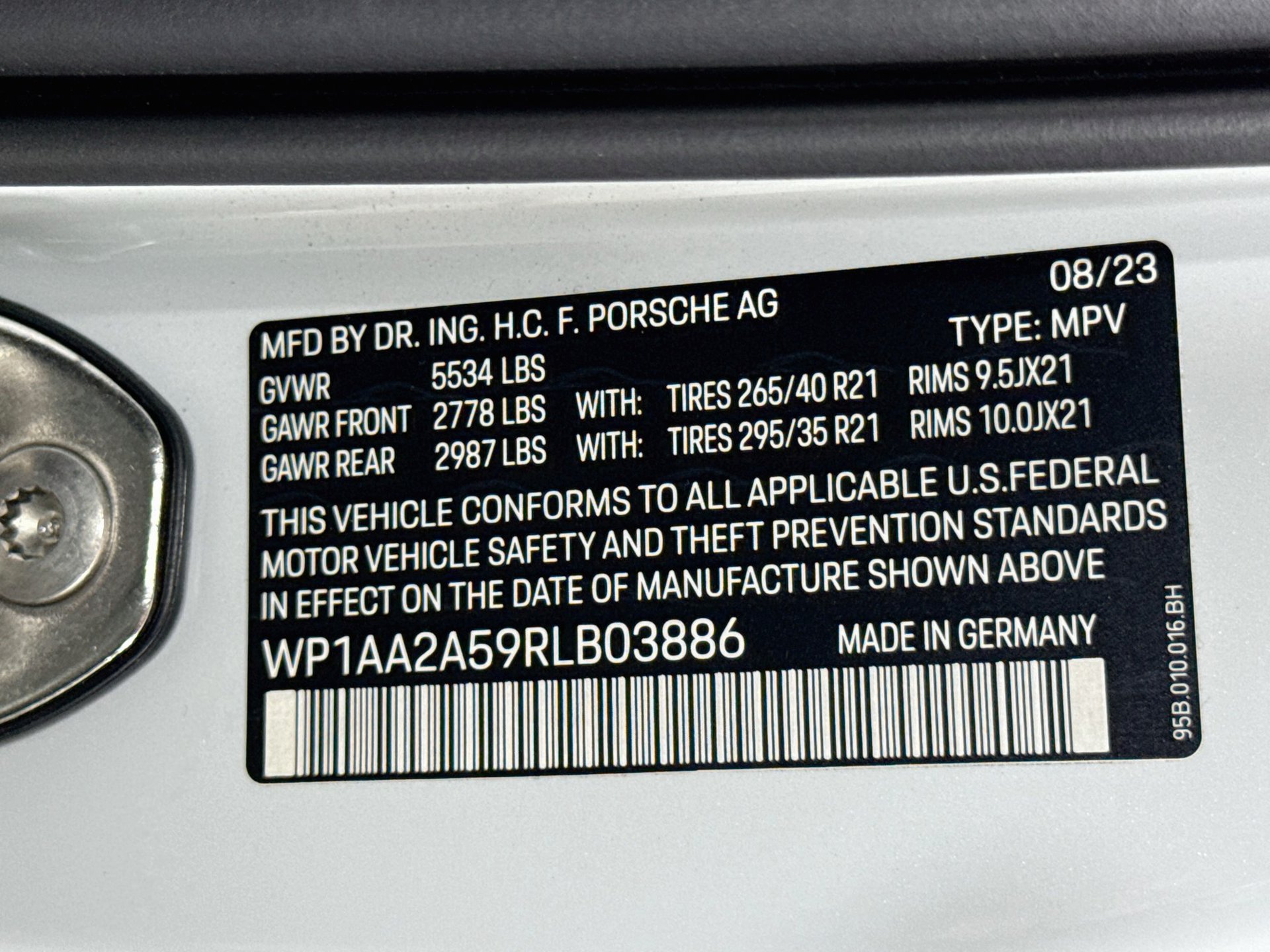 Used 2024 Porsche Macan AWD/4WD image 29
