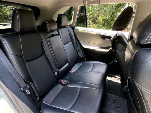 Used 2021 Toyota RAV4 XLE FWD image 22