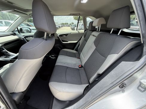 Used 2021 Toyota RAV4 XLE w/ Convenience Package FWD image 29
