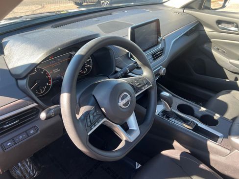Used 2025 Nissan Altima 2.5 SV image 28